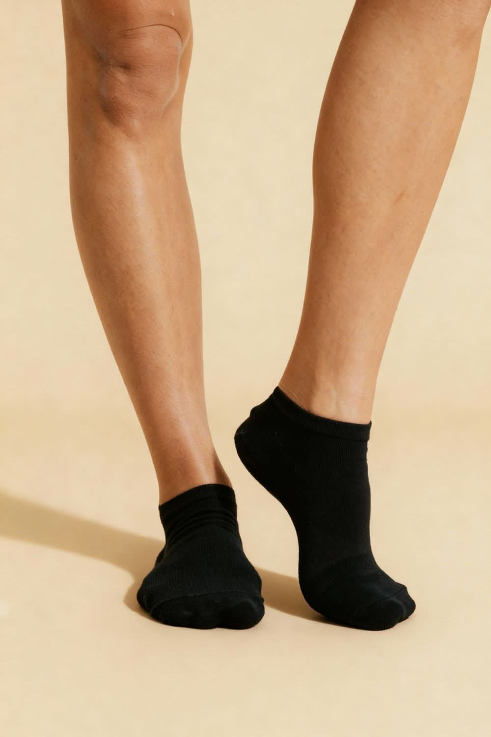 גרבי סניקרס שחורות מבמבוק