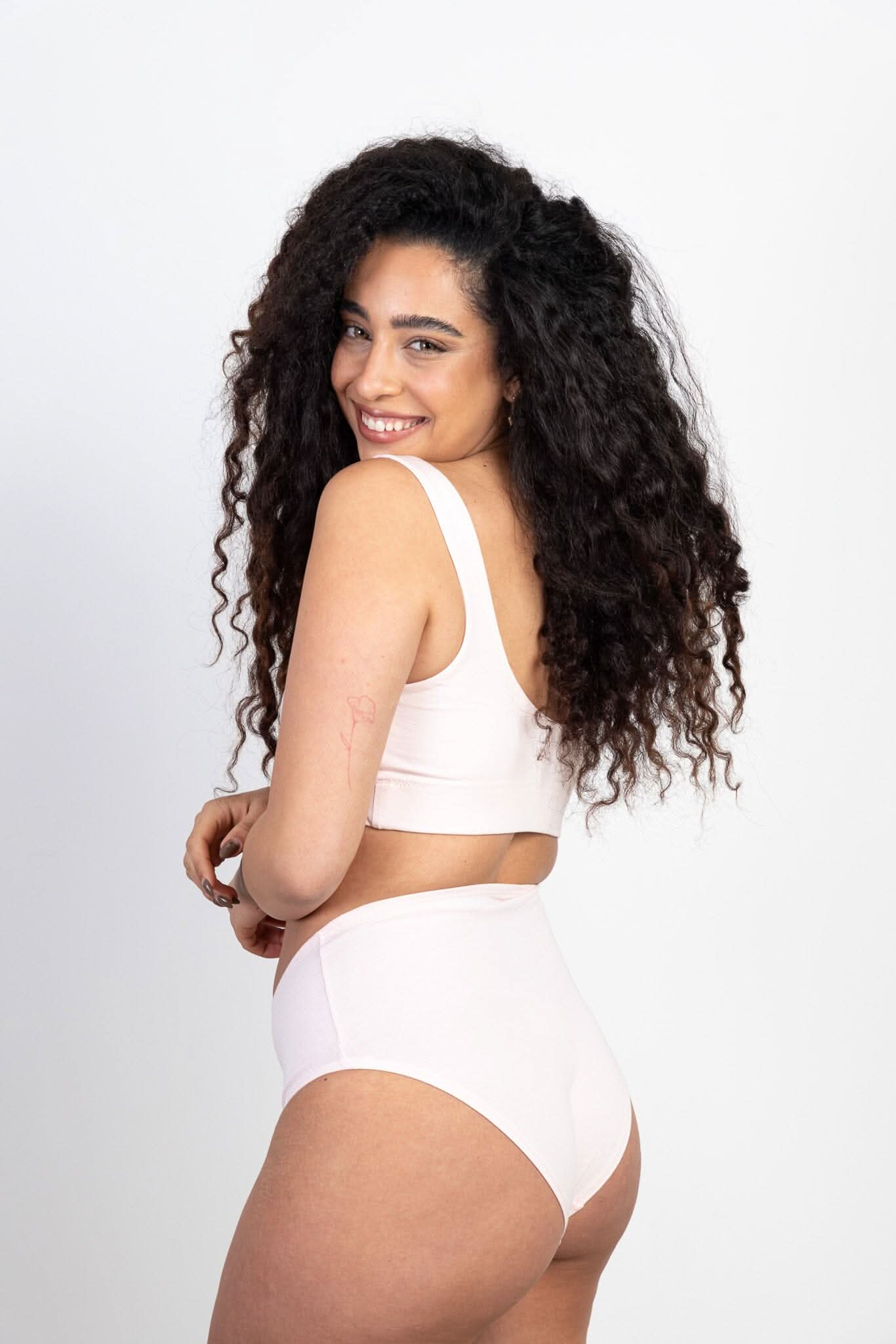 תחתוני בריף מלא גזרה גבוהה בצבע לבן ליליבלום